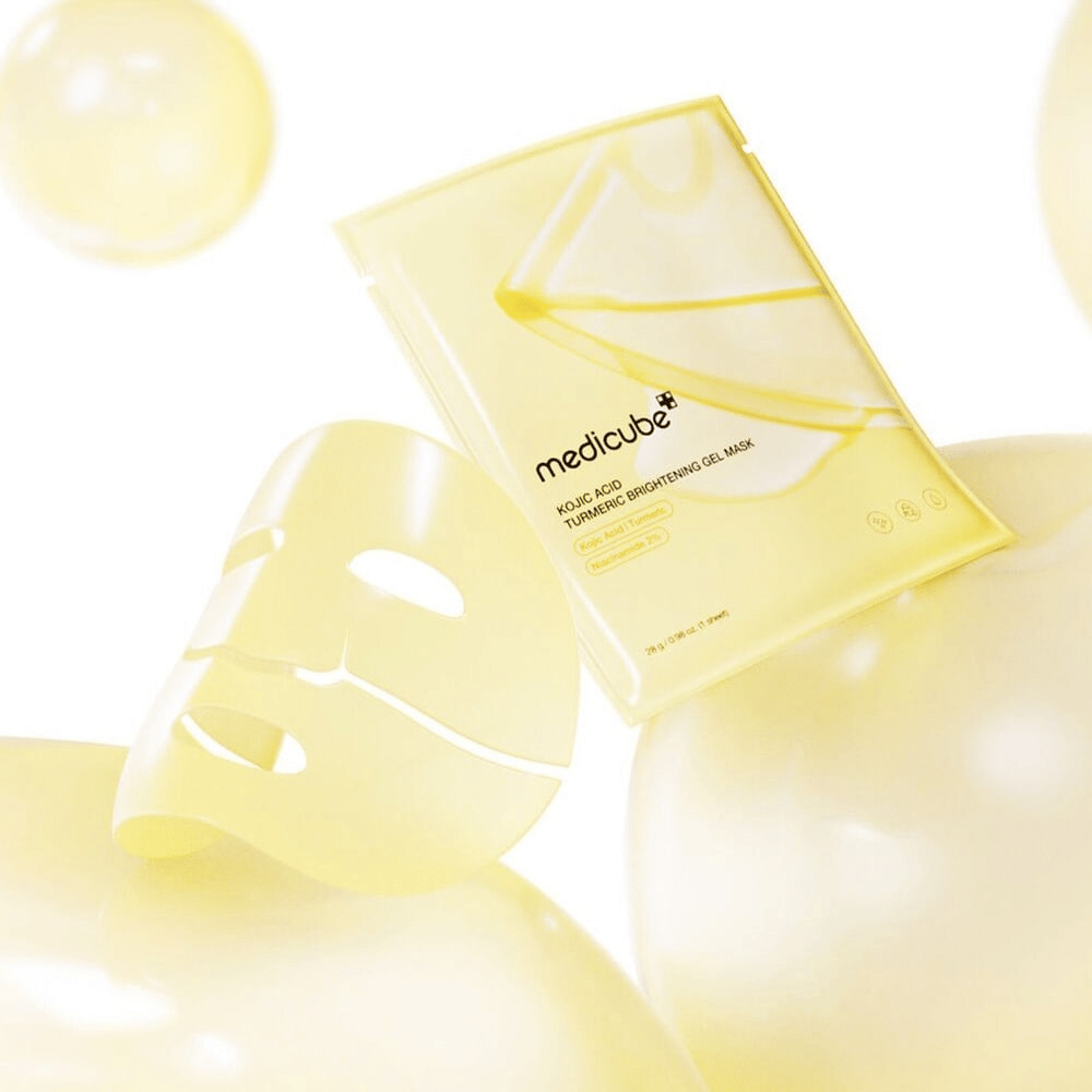 Medicube Kojic Acid Turmeric Brightening Gel Mask – máscara de gel iluminadora com ácido kójico e cúrcuma, visível em máscara de folha transparente e embalagem amarela.