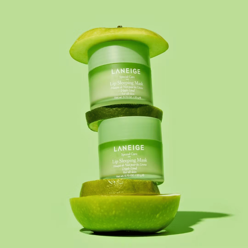 Duas latas de LANEIGE Lip Sleeping Mask Apple Lime 20g empilhadas uma sobre a outra e proporcionam hidratação.