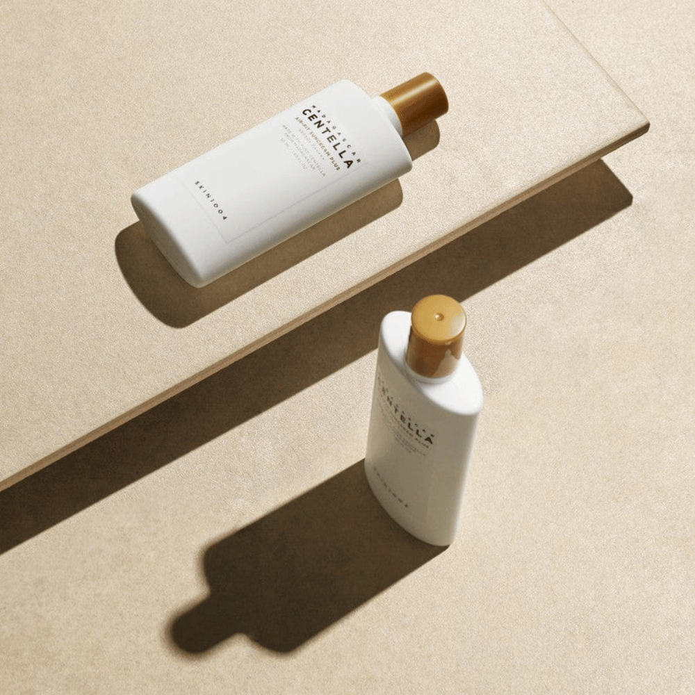 Protetor solar de SKIN1004 com fórmula leve e elevada proteção solar SPF50+ que hidrata a pele e é adequado para todos os tipos de pele, incluindo a pele sensível