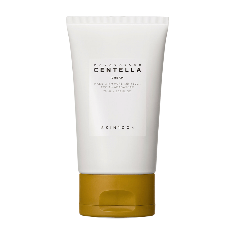 A imagem mostra um tubo de "Madagascar Centella Cream" de SKIN1004. É um creme para a pele feito de Centella pura de Madagascar e vem em uma embalagem de 75 ml / 2.53 fl.oz. O produto é destinado ao cuidado da pele, para nutrir e hidratar a pele.