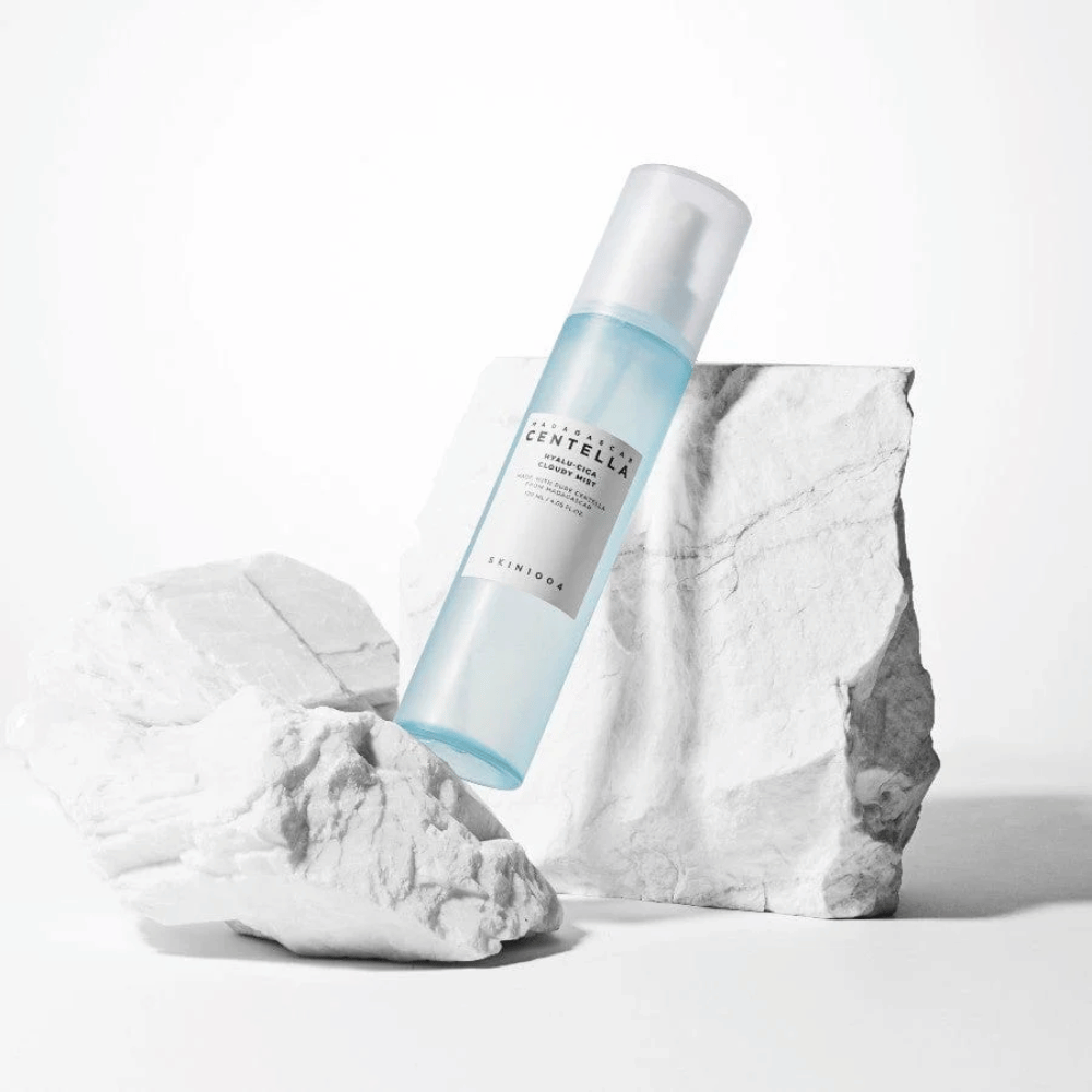 SKIN1004 Madagascar Centella Hyalu-Cica Cloudy Mist – névoa facial calmante e hidratante para pele sensível com centella de Madagascar
