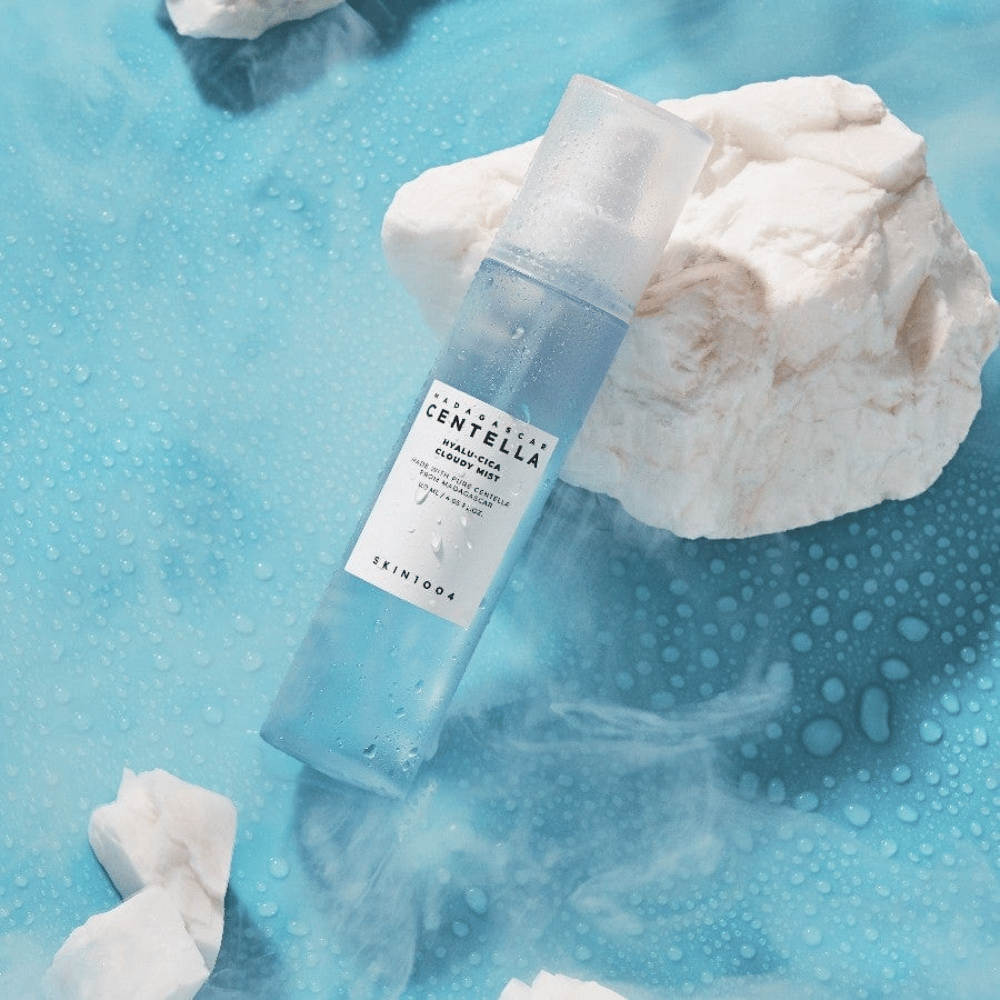 SKIN1004 Madagascar Centella Hyalu-Cica Cloudy Mist 120 ml – névoa facial hidratante com centella asiatica e ácido hialurônico em ambiente úmido