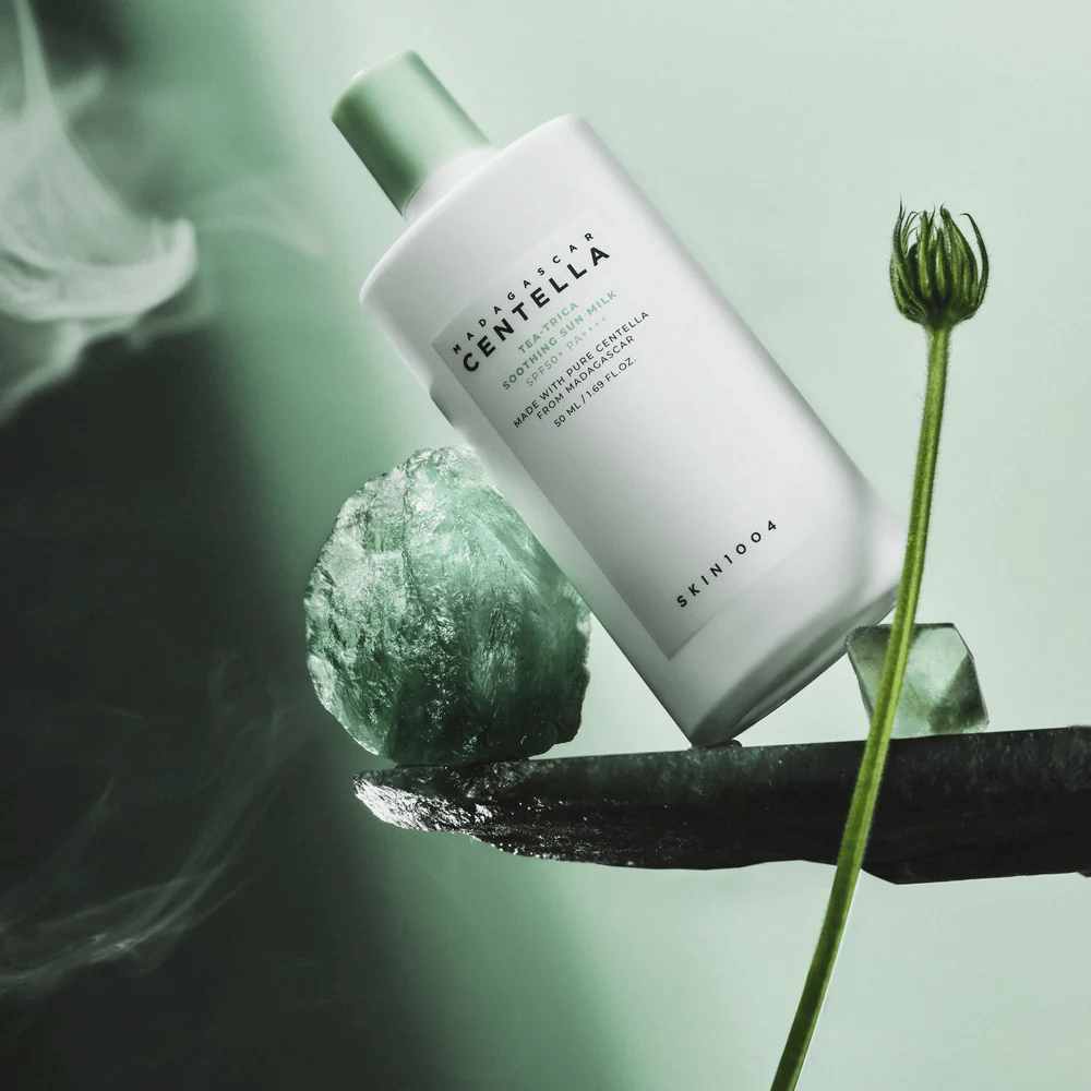 SKIN1004 Madagascar Centella Tea-Trica Soothing Sun Milk SPF50+ PA++++ com Centella Asiatica para pele sensível