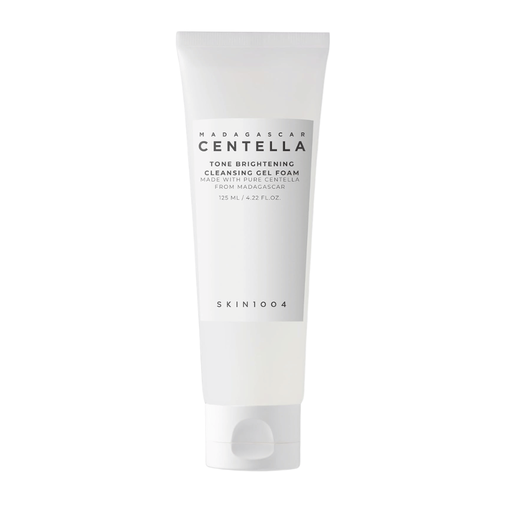Imagem recortada de um gel de limpeza em tubo branco sobre fundo branco. A embalagem minimalista destaca o design limpo e clínico do produto.
