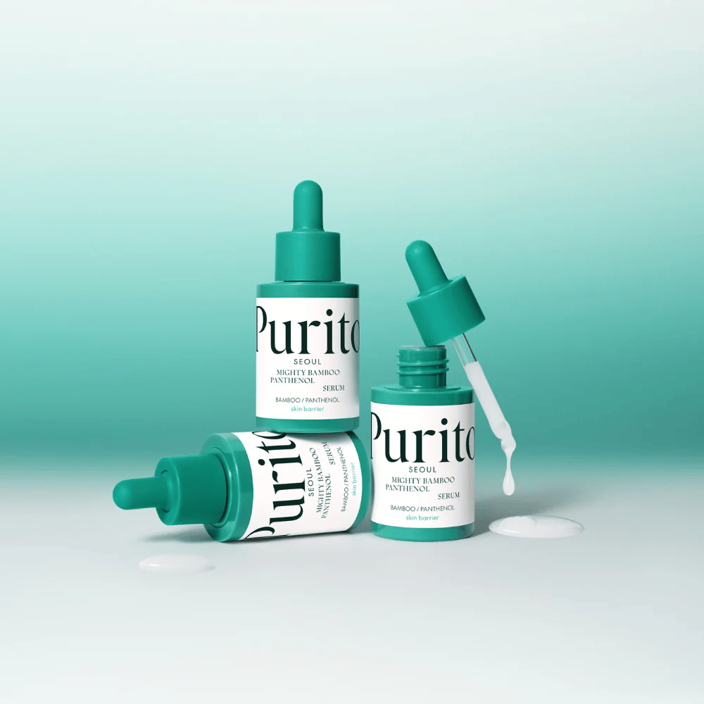 Três frascos Purito Mighty Bamboo Panthenol Serum – soro hidratante que fortalece a barreira da pele e proporciona um brilho fresco.