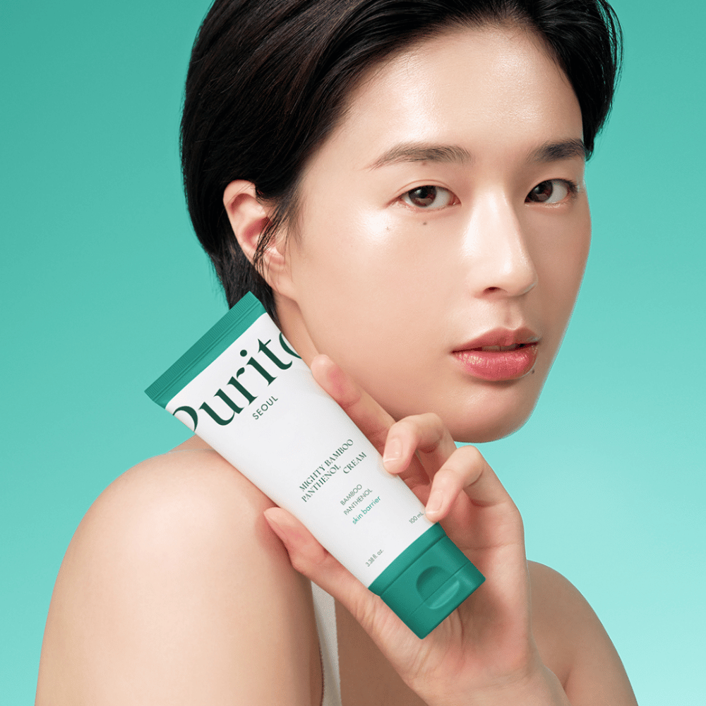 Purito Mighty Bamboo Panthenol Cream é um creme hidratante nutritivo que contém extrato de bambu e pantenol para fortalecer a barreira da pele e acalmar a pele sensível. Hidrata profundamente, reduz vermelhidão e deixa a pele macia e equilibrada. Perfeito para uso diário.