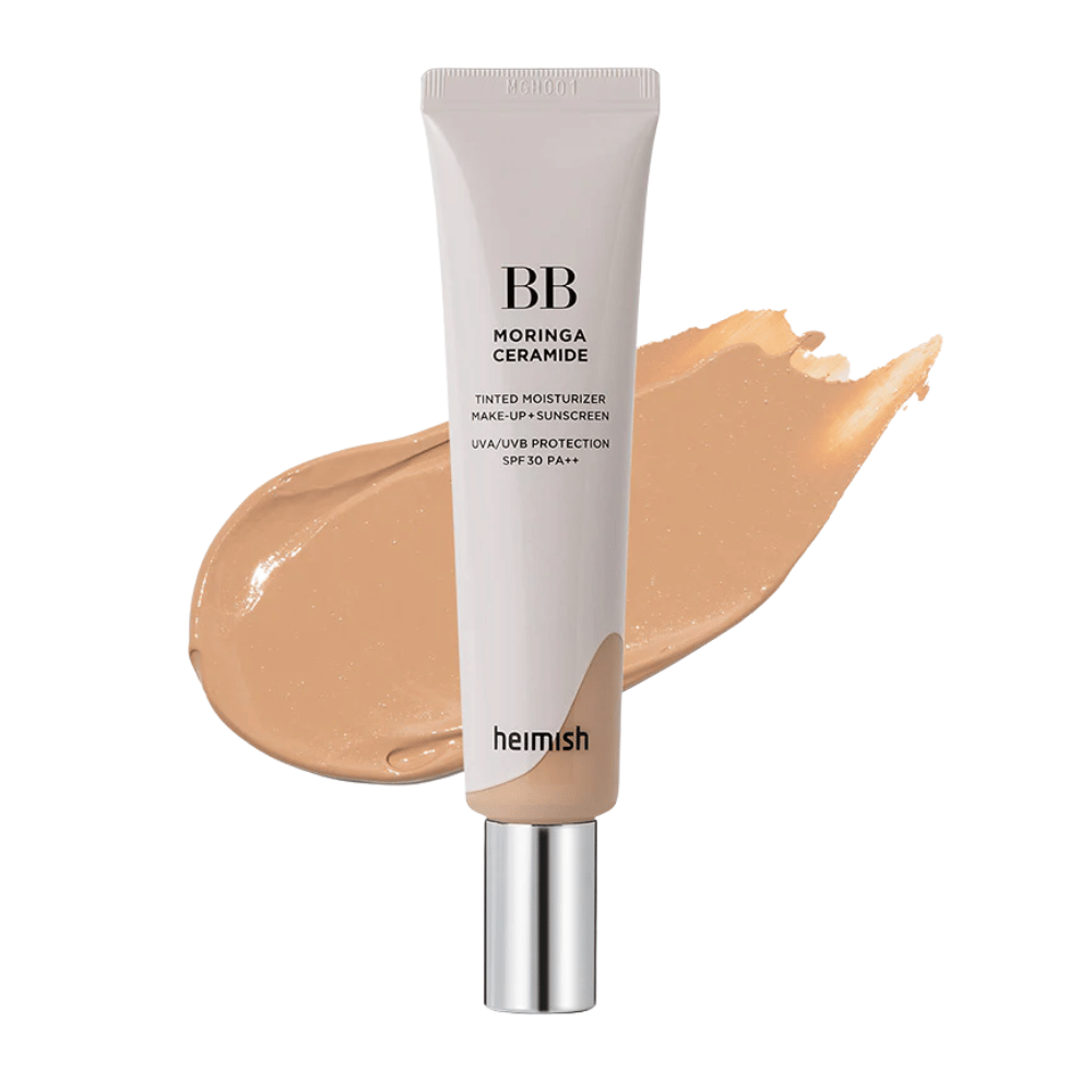 Imagem do produto de Heimish Moringa Ceramide BB Cream diante de uma passagem de BB cream bege. A imagem destaca um tom médio-escuro, bem como as propriedades hidratantes e uniformizadoras do produto.