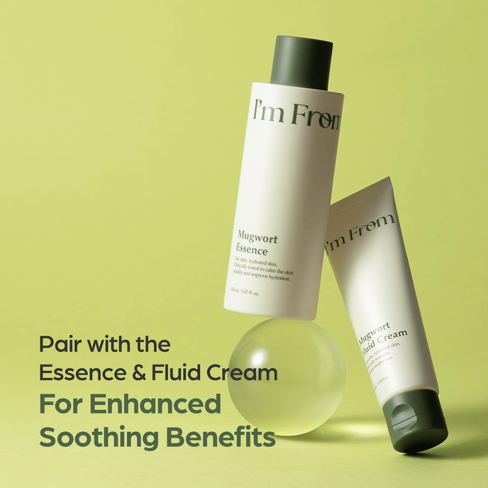 I'm From Mugwort Essence juntamente com Mugwort Fluid Cream para uma rotina de cuidados de pele calmante que hidrata e fortalece a pele sensível.