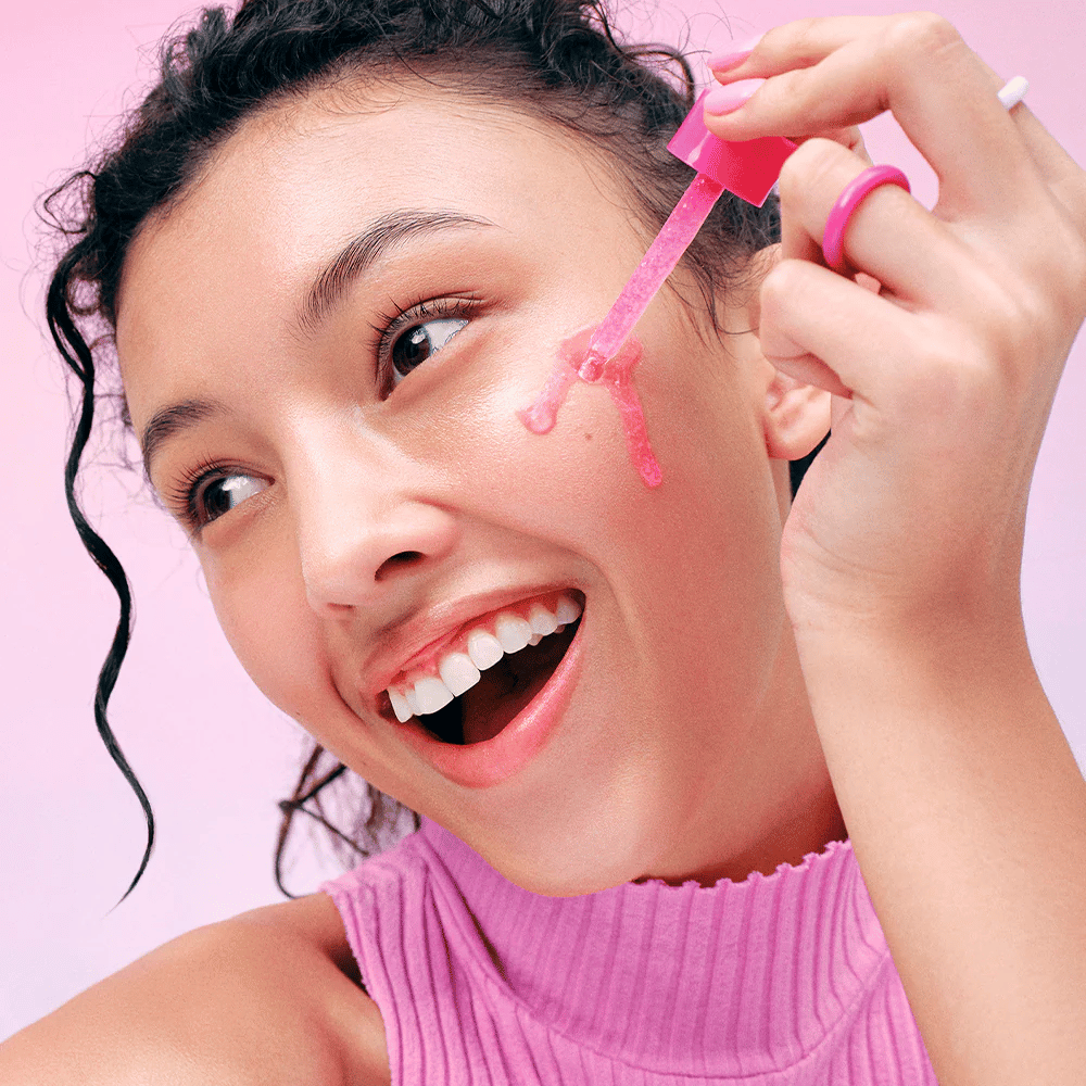 Aplicação de EqualBerry NAD+ Peptide Boosting Serum – sérum iluminador com NAD+ e peptídeos para pele mais firme