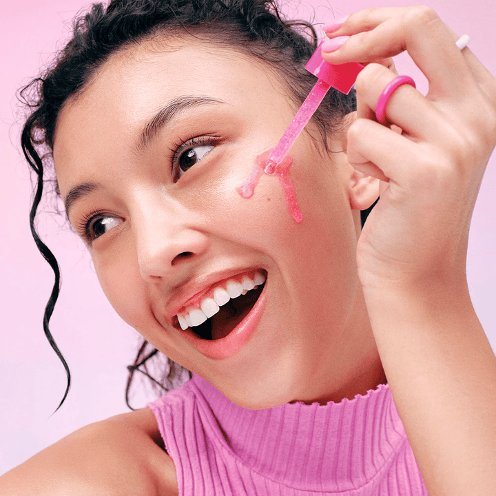 Aplicação de EqualBerry NAD+ Peptide Boosting Serum – sérum iluminador com NAD+ e peptídeos para pele mais firme