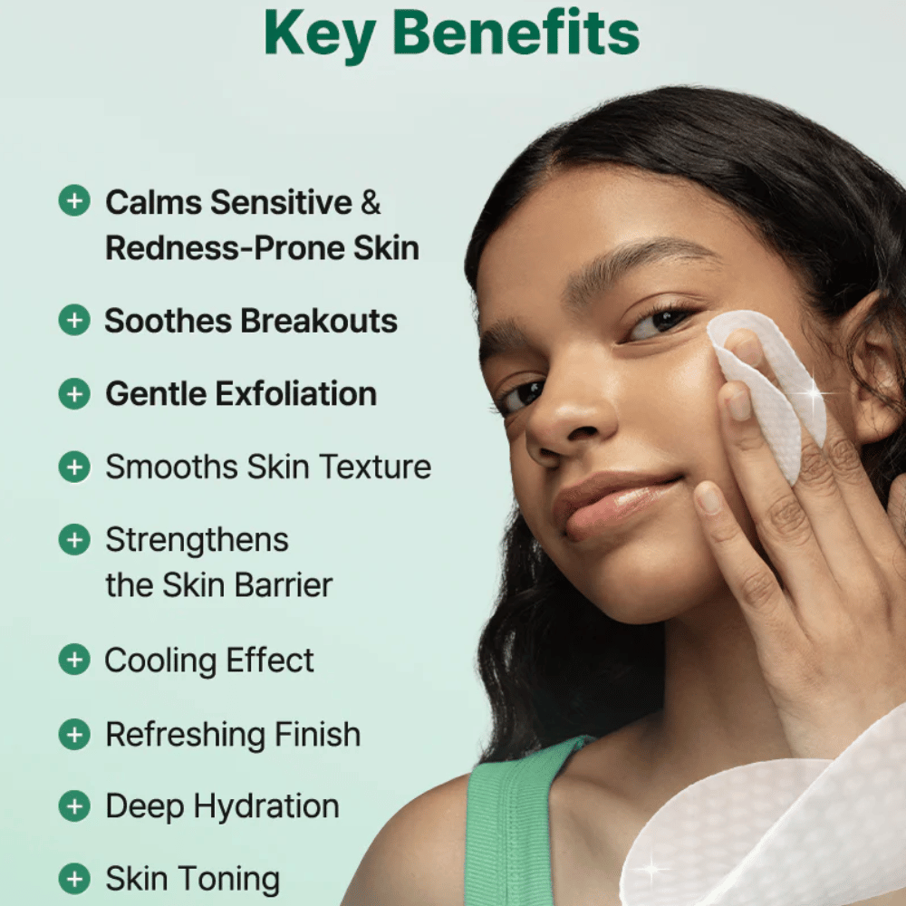 Modelo aplica COSRX One Step Original Clear Skin Calming Pad com foco no efeito calmante, esfoliação e hidratação para pele sensível.