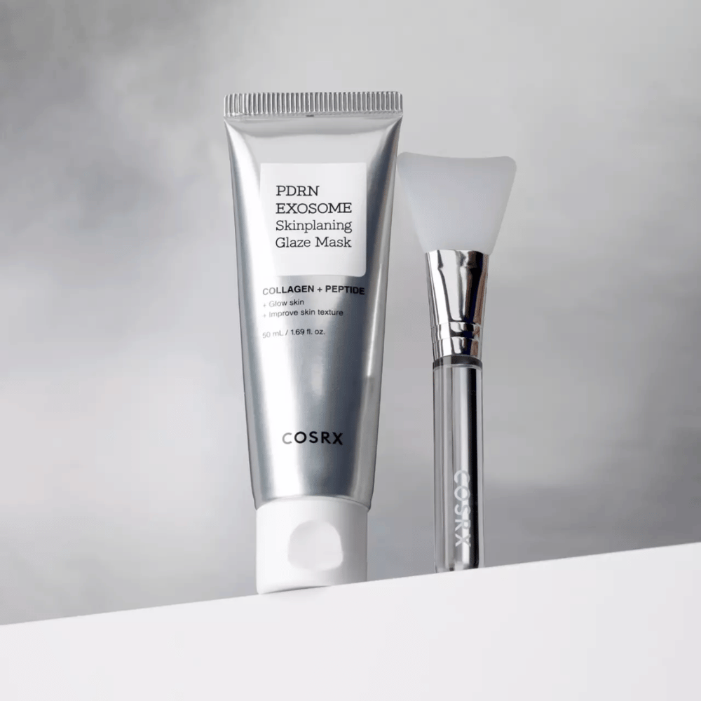 COSRX PDRN EXOSOME Skinplaning Glaze Mask com pincel para uma aplicação fácil e resultados que conferem luminosidade e pele suave.