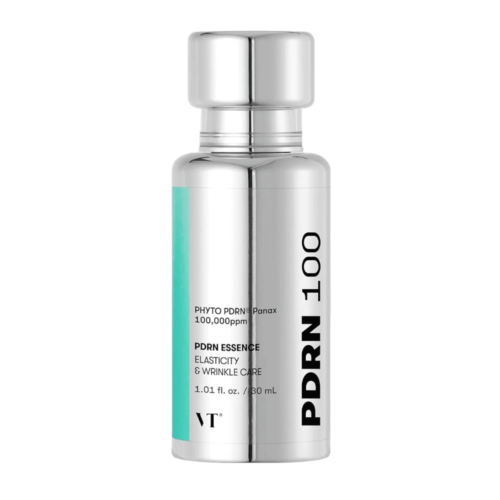 VT PDRN 100 Essence em um frasco prateado com texto indicando conteúdo: 100,000 ppm PHYTO PDRN® Panax para elasticidade e cuidado com rugas. O frasco contém 30 ml e possui um design elegante e espelhado.
