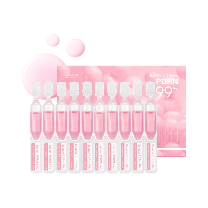 Medicube PDRN Pink One Day Serum Set com dez ampolas individuais e embalagem do produto. O conjunto contém sérum com 99 % de PDRN de salmão altamente purificado para hidratação, luminosidade e cuidado diário da pele.