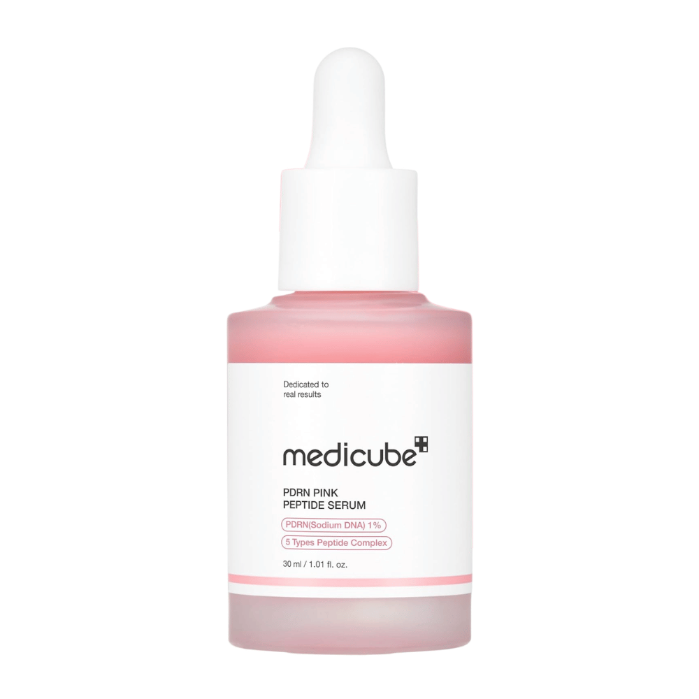 Medicube PDRN Pink Peptide Serum 30 ml, sérum facial rosa com 1% de PDRN e peptídeos em frasco de vidro com pipeta branca sobre fundo branco.