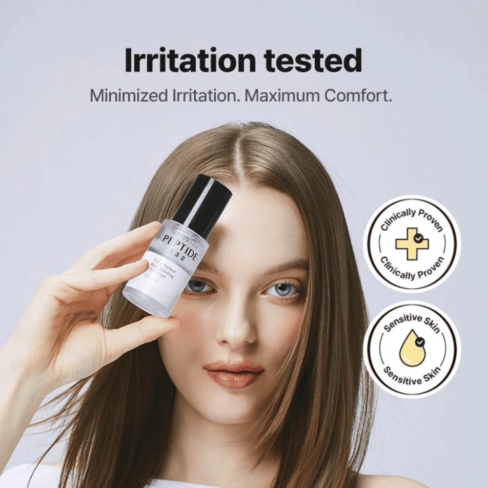 Kvinna håller COSRX Peptide 132 Hair Serum – kliniskt testad formula för känslig hud och maximal komfort.
