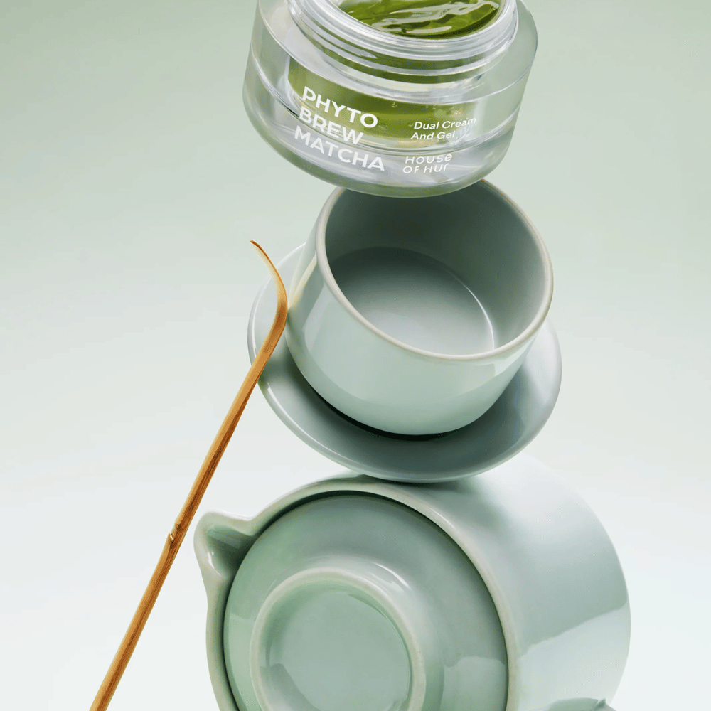 House of Hur creme de matcha com fórmula única de duas partes que combina gel leve e creme nutritivo para cuidados de pele personalizados