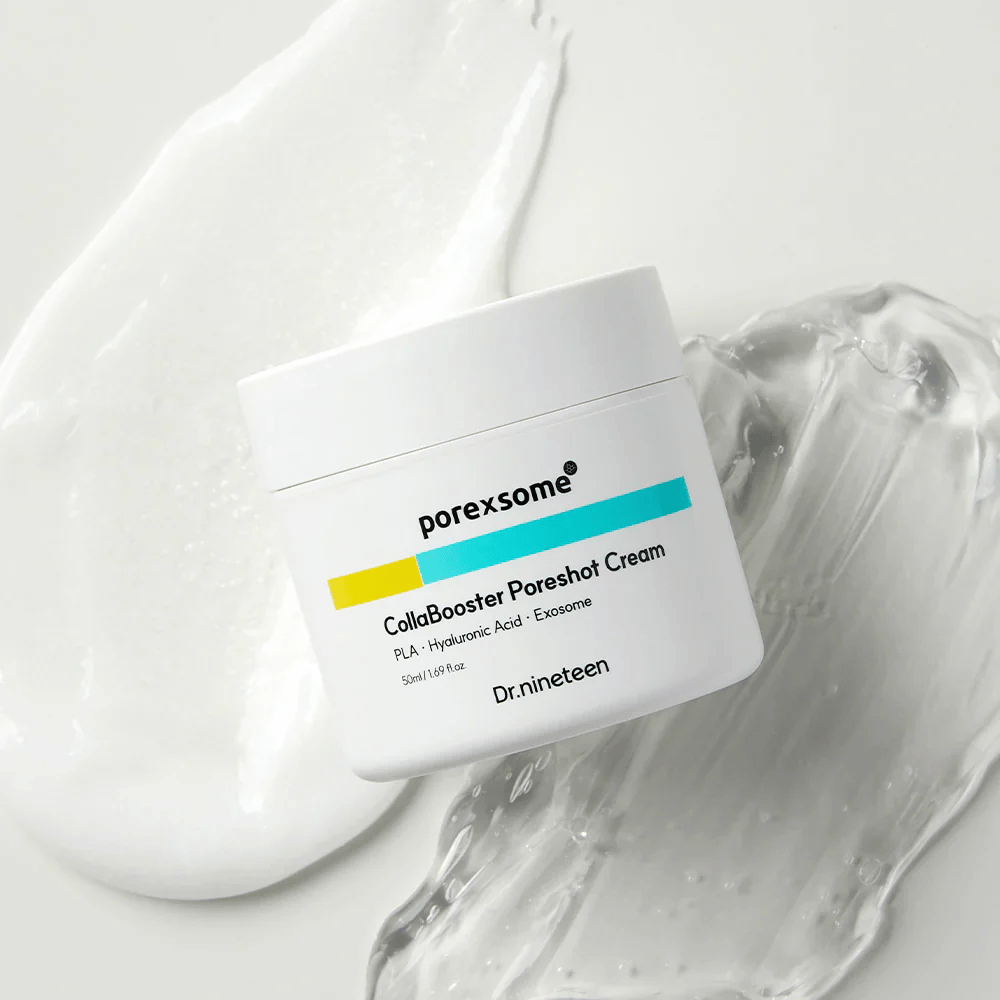 Dr.nineteen Porexsome CollaBooster Poreshot Cream em uma superfície brilhante e semelhante a gel. Um creme hidratante com exossomas e ácido hialurônico.