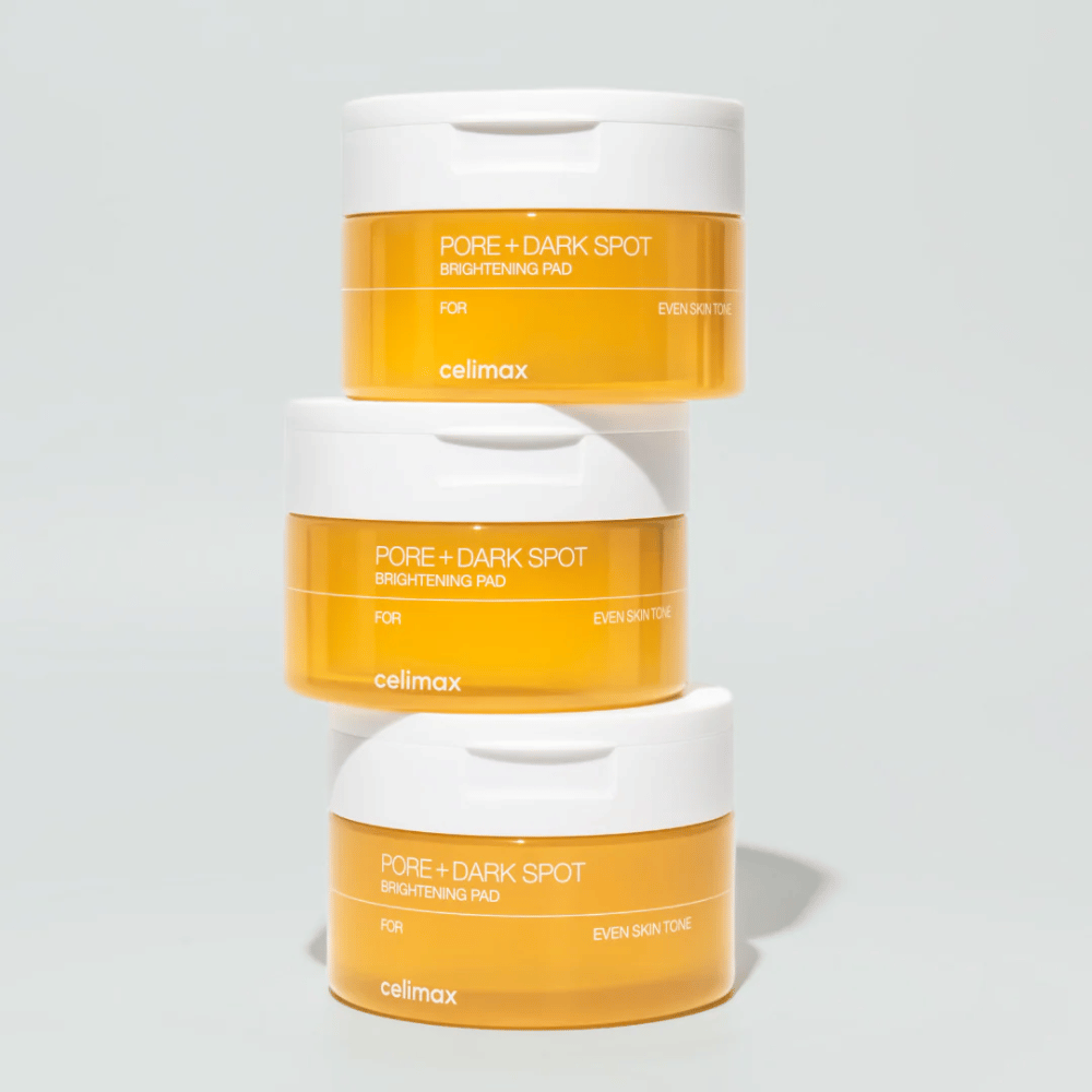 Três potes de Celimax Pore + Dark Spot Brightening Pad – almofadas esfoliantes iluminadoras para uma pele mais uniforme e com mais brilho.