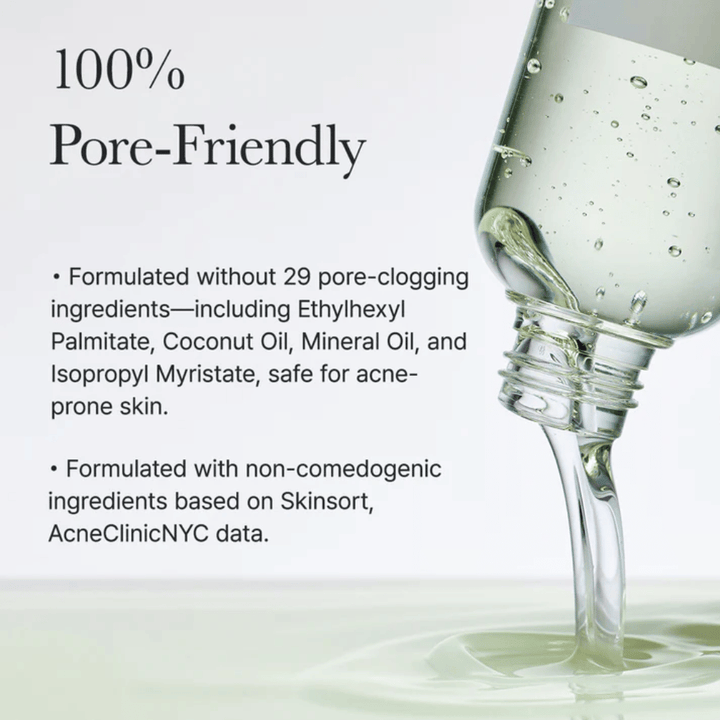 Imagem aproximada de Arencia Pore Melt Mochi Cleansing Oil sendo vertida, mostrando textura leve de óleo que emulsiona rapidamente e limpa poros profundamente sem obstruir.