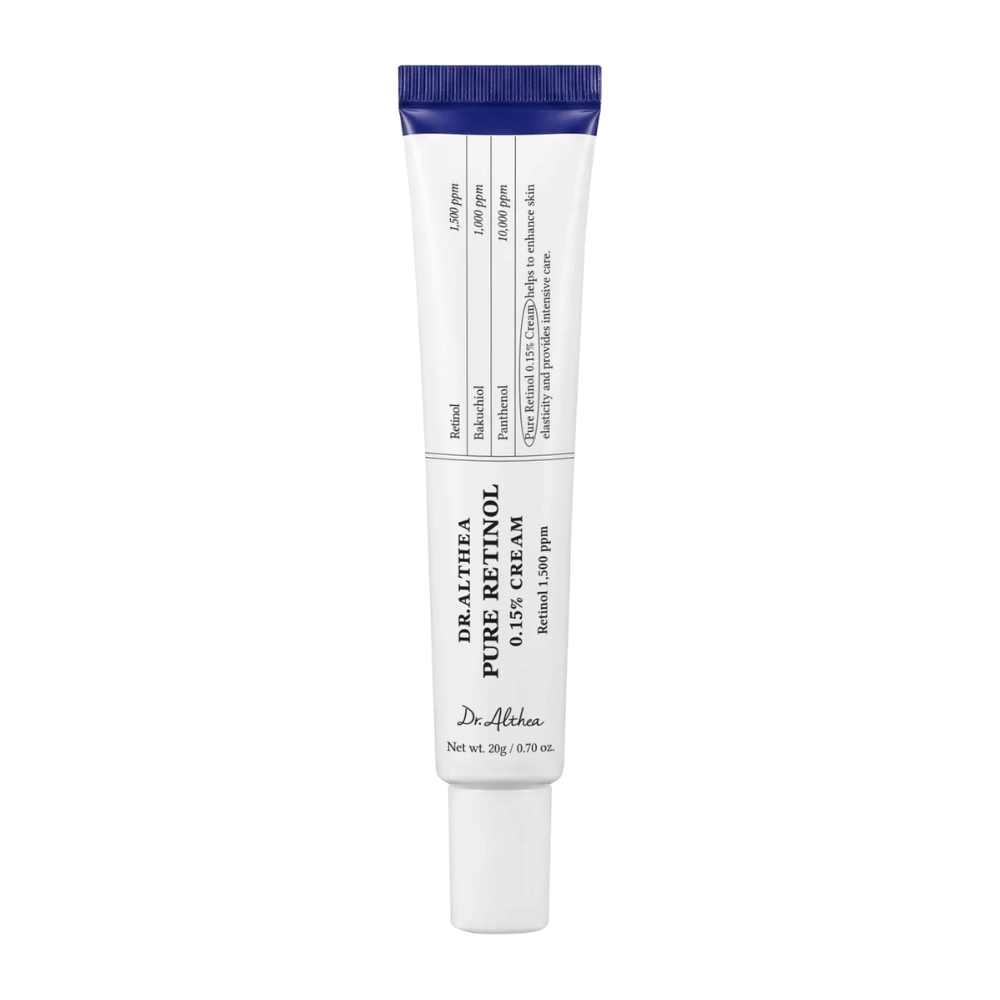 Imagem de produto recortada de Dr. Althea Pure Retinol 0.15% Cream sobre fundo branco. O design minimalista da bisnaga destaca a expressão limpa e clínica do produto, ao mesmo tempo que a concentração de retinol é claramente comunicada na embalagem.