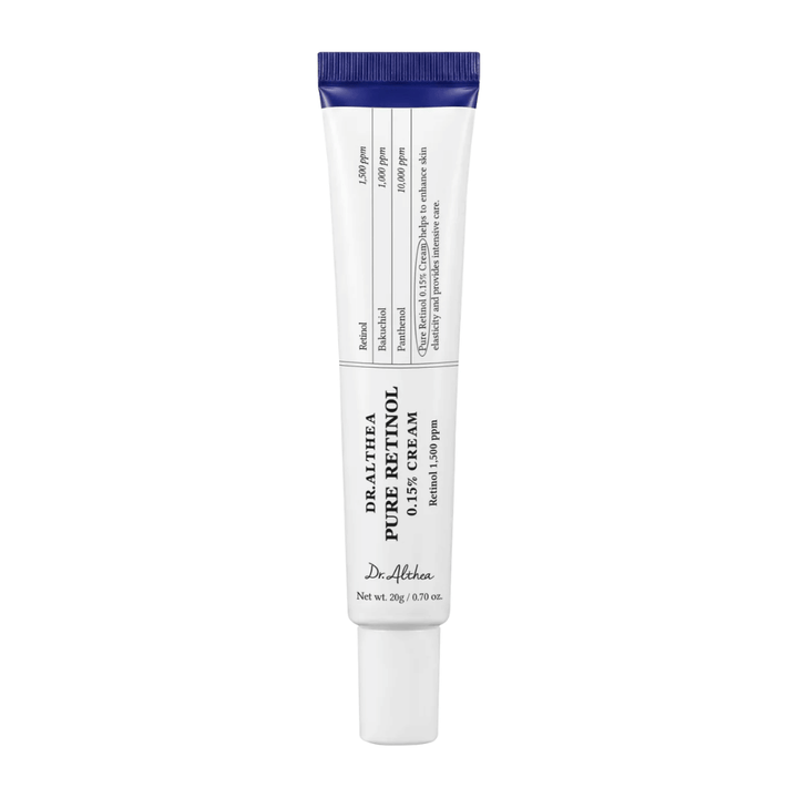 Imagem de produto recortada de Dr. Althea Pure Retinol 0.15% Cream sobre fundo branco. O design minimalista da bisnaga destaca a expressão limpa e clínica do produto, ao mesmo tempo que a concentração de retinol é claramente comunicada na embalagem.