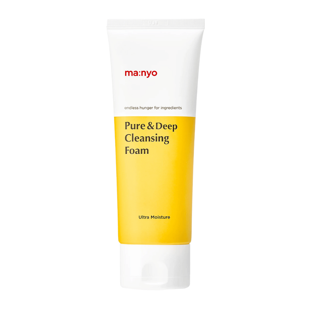 Close-up de Ma:nyo Pure & Deep Cleansing Foam – fórmula ultra hidratante que limpa suavemente e hidrata profundamente a pele.