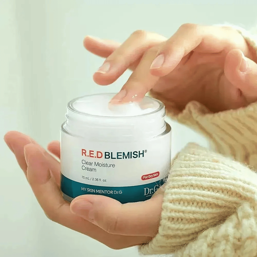 Dr.G R.E.D Blemish Clear Moisture Cream – creme de rosto hidratante para pele seca com textura suave e cremosa.