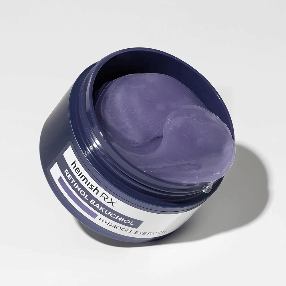 Heimish RX Retinol Bakuchiol Hydrogel Eye Patch em um pote azul escuro com remendos oculares de hidrogel roxo. Um produto projetado para hidratar e reduzir linhas finas ao redor dos olhos.