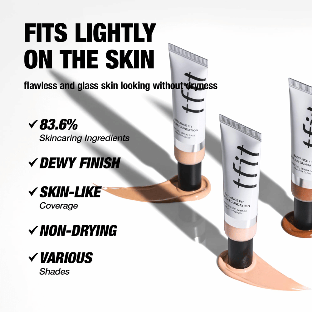 Tubos de TFIT Radiance Fit Serum Foundation colocados sobre creme de base com texto destacando as características do produto, incluindo ingredientes hidratantes, acabamento orvalhado e cobertura semelhante à pele.