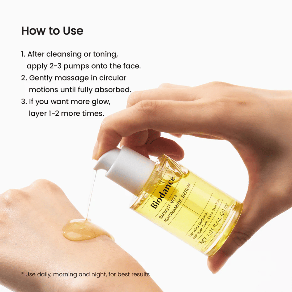 Biodance Radiant Vita Niacinamide Serum é aplicado na mão – como usar o sérum após a limpeza para tom de pele mais uniforme e brilho