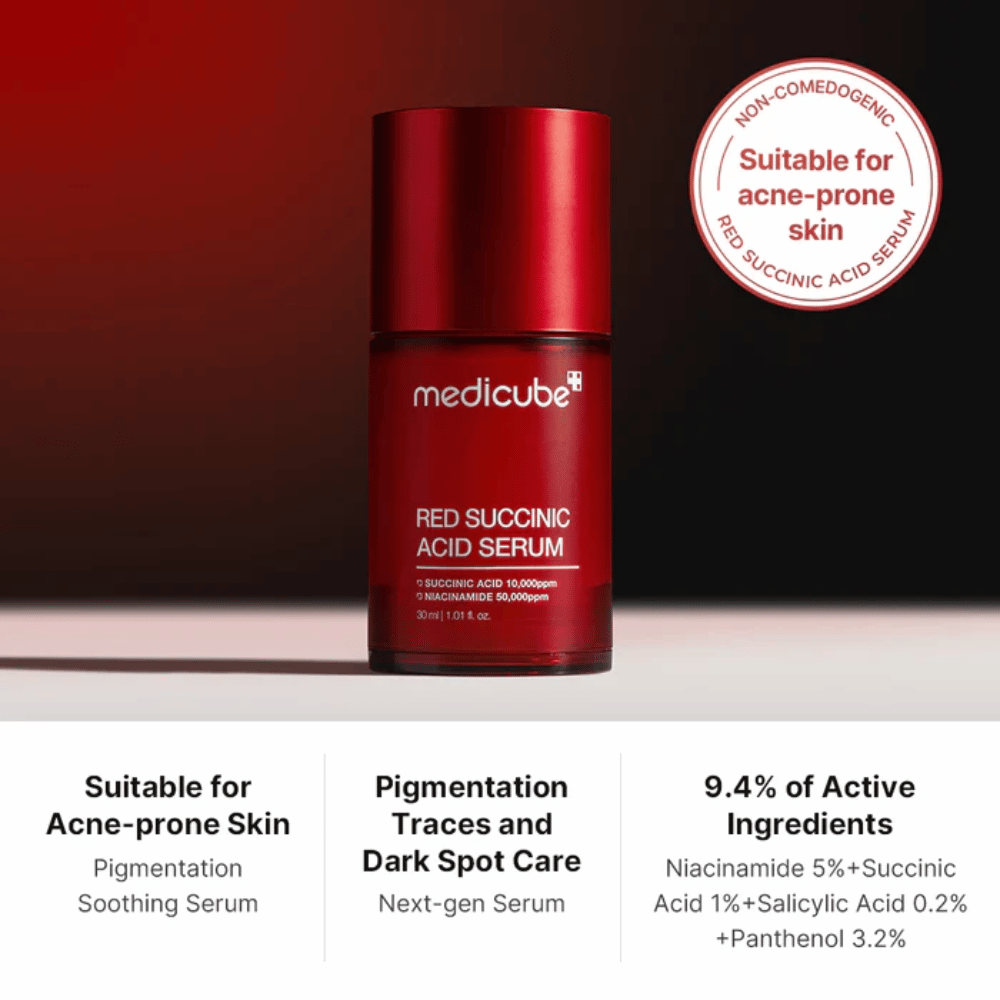 Medicube Red Succinic Acid Serum em um frasco de bomba vermelho, desenvolvido para pele propensa a acne. Contém 5% de niacinamida, 1% de ácido succínico, 0,2% de ácido salicílico e 3,2% de pantenol para reduzir manchas de pigmentação e acalmar a pele.