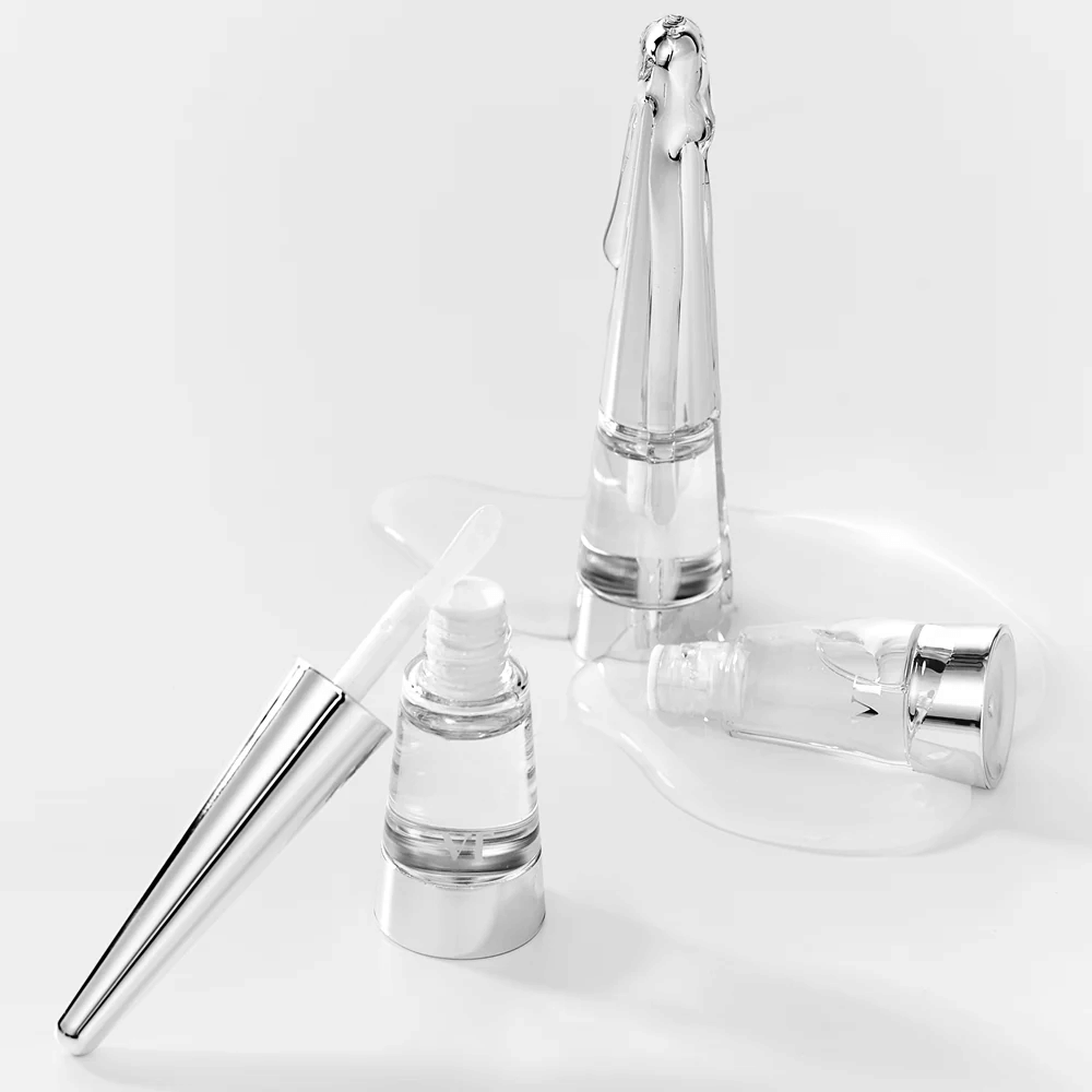 VT Cosmetics Reedle Shot Lip Plumper Beginner com textura de sérum visível que proporciona brilho, efeito suavizante e lábios mais volumosos.