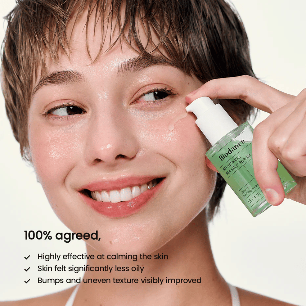 Modelo aplica Biodance Sea Kelp Serum – equilibra o sebo e acalma a pele sensível.