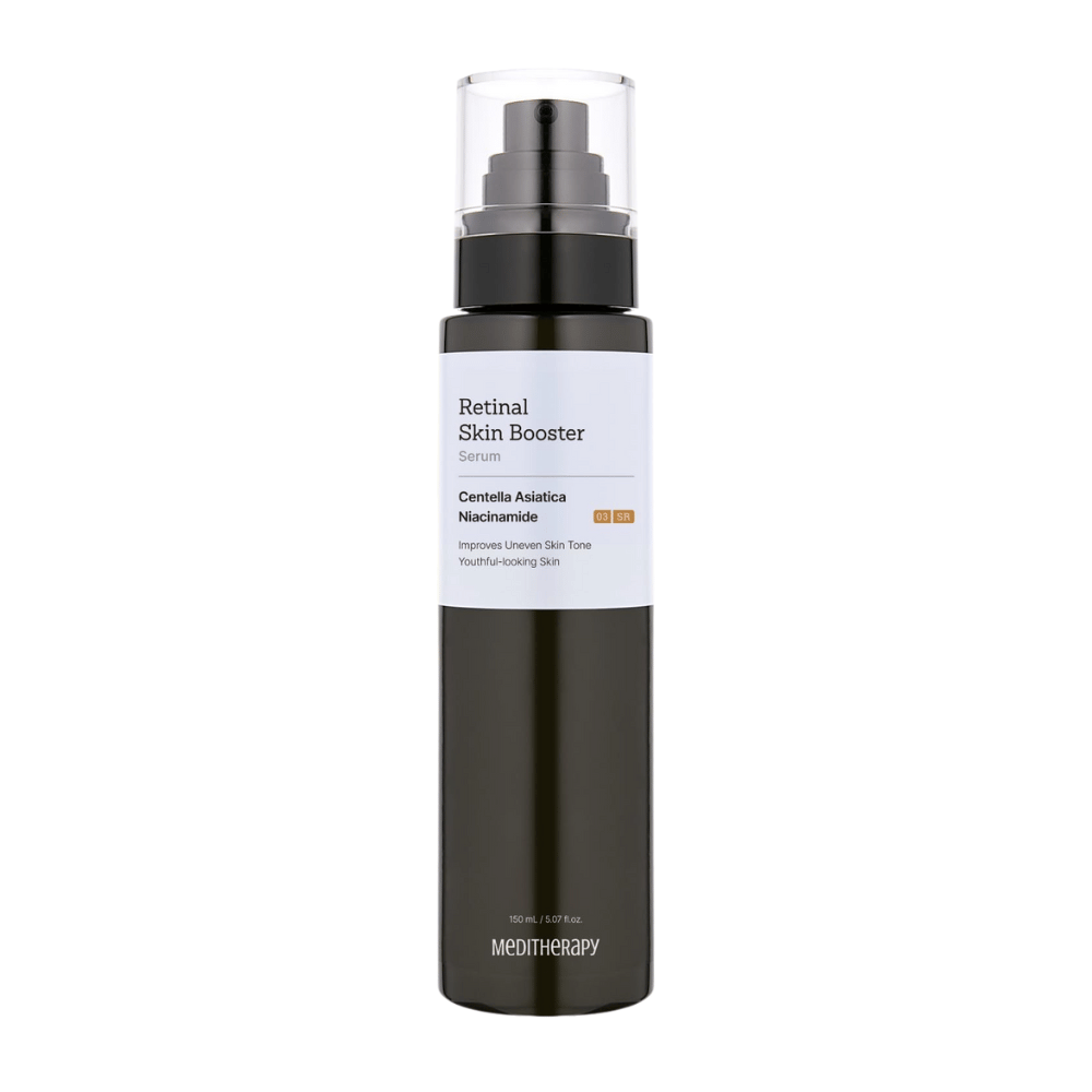 Meditherapy Retinal Skin Booster Serum em frasco de bomba escuro. A fórmula com Centella Asiatica e niacinamida melhora o tom da pele e proporciona um brilho juvenil.