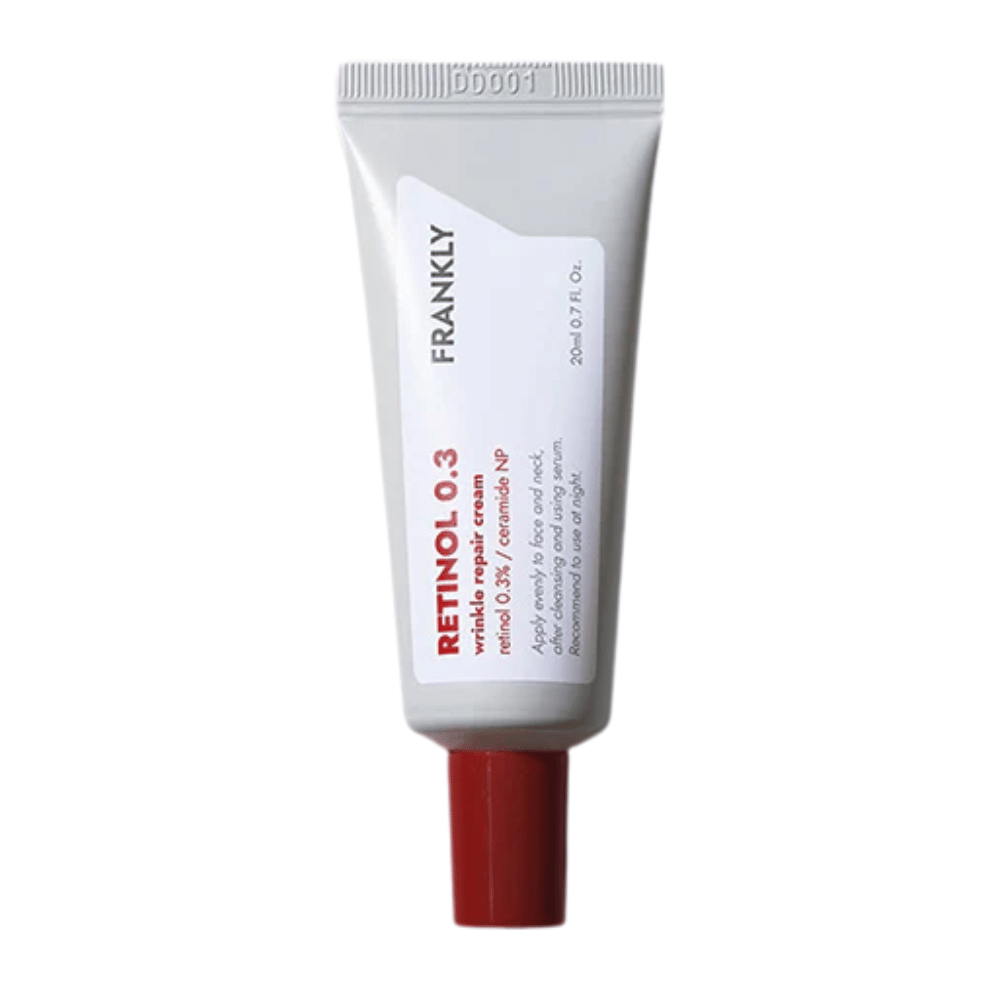FRANKLY Retinol 0.3 Cream em tubo branco com tampa vermelha. Um creme anti-envelhecimento com 0,3% de retinol e ceramida NP para uma pele mais firme e uniforme.