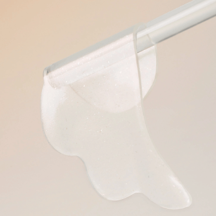 Close-up de Beauty of Joseon under eye patch com consistência de gel que proporciona hidratação intensa e cuidado para a pele sob os olhos.