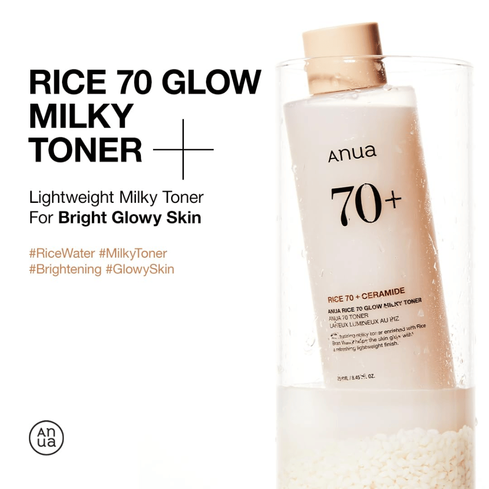 Uma garrafa "Anua Rice 70 Glow Milky Toner". É um toner levemente leitoso, projetado para proporcionar uma pele clara e radiante. O produto é enriquecido com água de arroz e ceramidas, o que é destacado no rótulo da garrafa. Este toner é ideal para alcançar uma pele luminosa com uma sensação fresca e leve.