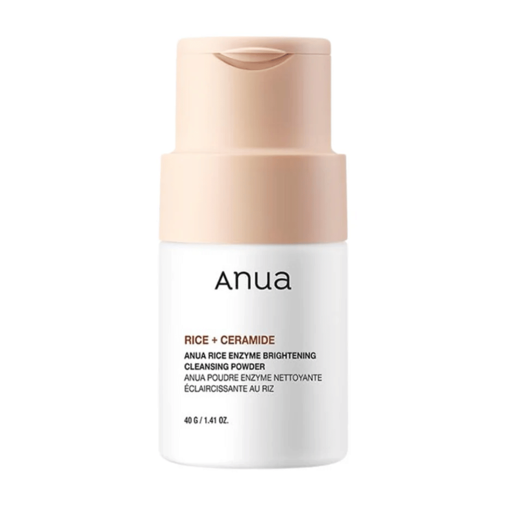 Anua Rice Enzyme Brightening Cleansing Powder é um produto de limpeza que combina arroz e ceramidas para proporcionar uma esfoliação suave e luminosidade. Ele cria uma espuma rica que remove efetivamente sujeira e células mortas da pele, resultando em uma tez limpa e radiante. Com sua fórmula equilibrada em pH, é adequado para todos os tipos de pele, incluindo pele sensível.