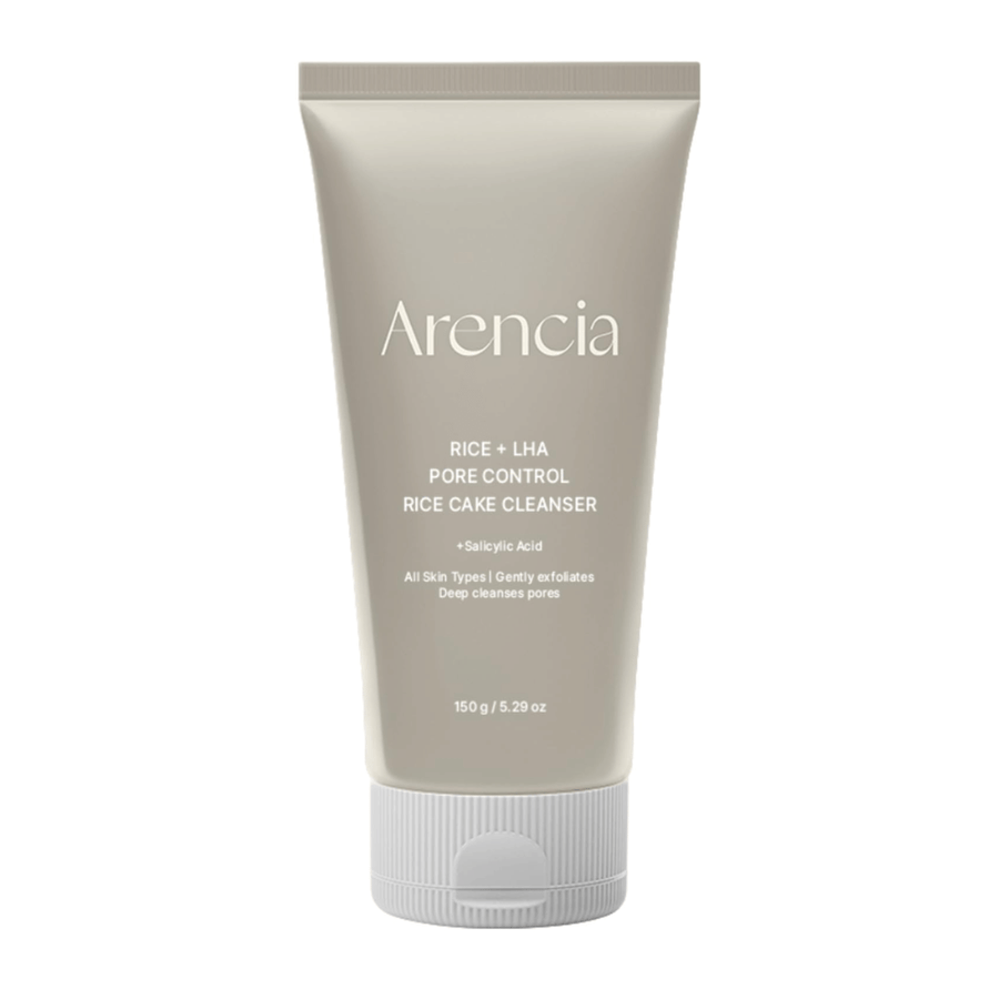 Arencia Rice + LHA Pore Control Rice Cake Cleanser em close-up contra fundo branco, limpeza facial coreana com arroz e LHA para esfoliação suave e pele equilibrada.