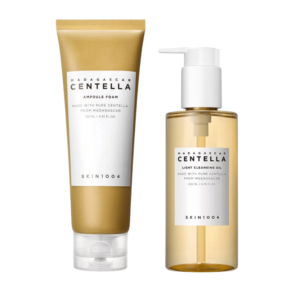 SKIN1004 Madagascar Centella Double Cleansing Duo Set com Ampoule Foam em tubo marrom e Cleansing Oil em frasco de bomba transparente, ambos com etiqueta branca minimalista.