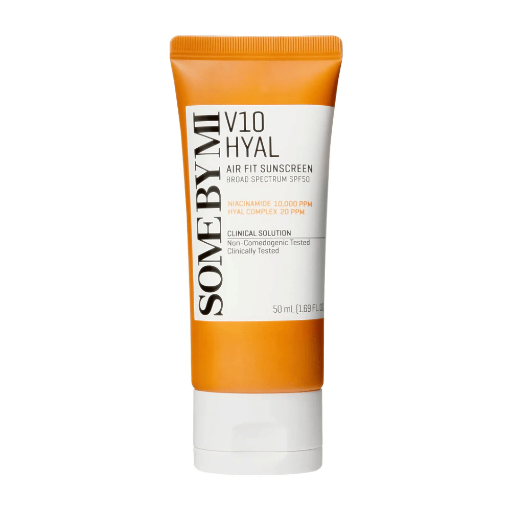 SOME BY MI V10 Hyal Air Fit Sunscreen SPF50 oferece ampla proteção UV de espectro. Contém 10.000 PPM de niacinamida e 20 PPM de complexo de ácido hialurônico que hidrata e ilumina a pele. Clinicamente testado e não comedogênico, o que o torna ideal para uso diário.