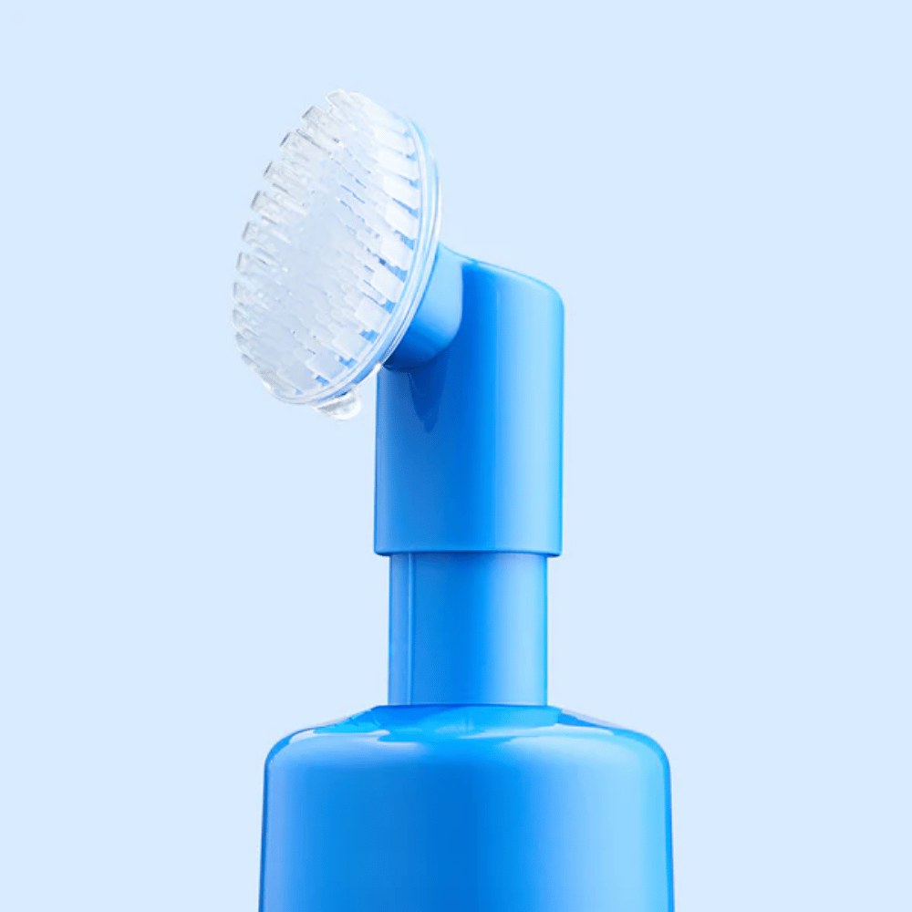 Imagem de detalhe do aplicador macio de silicone concebido para massajar o couro cabeludo e distribuir o produto de forma uniforme durante a aplicação.
