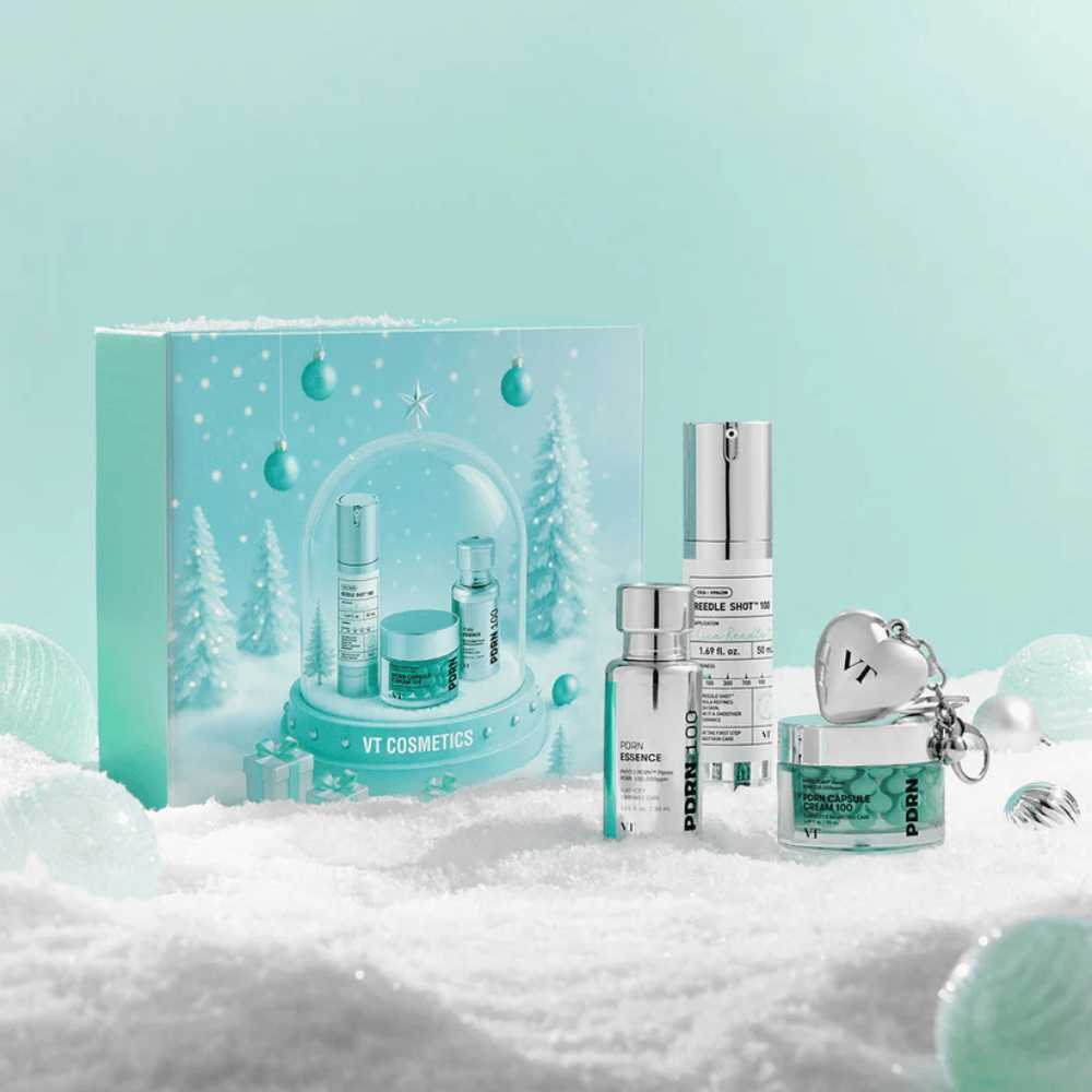 Embalagem de presente da VT Cosmetics com produtos da série PDRN em design de globo de neve natalino – perfeito como presente.