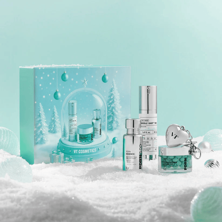 Embalagem de presente da VT Cosmetics com produtos da série PDRN em design de globo de neve natalino – perfeito como presente.