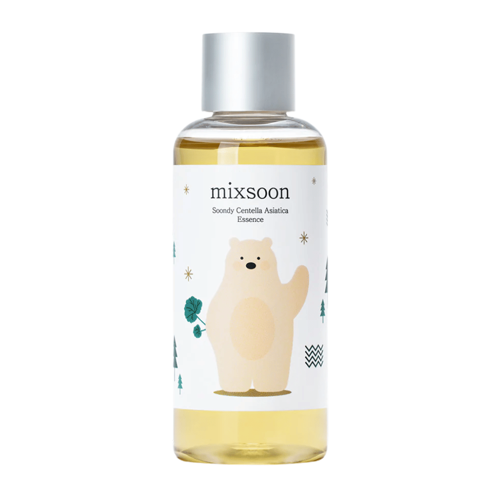 Imagem do produto de Mixsoon Soondy Centella Asiatica Essence em garrafa transparente com ilustração de urso, sobre fundo branco.