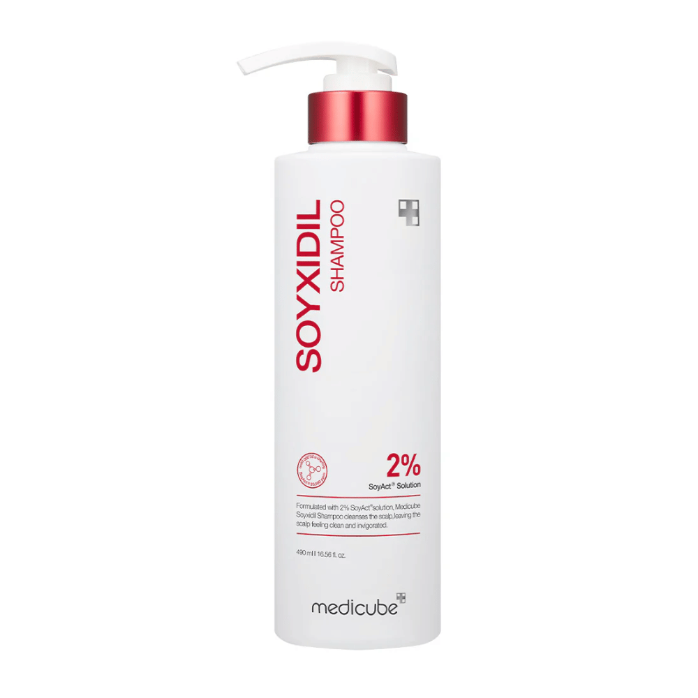 Imagem do produto de Medicube Soyxidil Shampoo em garrafa branca com bomba vermelha - contém 2% de Solução SoyAct™ para cabelos mais fortes e redução da queda de cabelo.