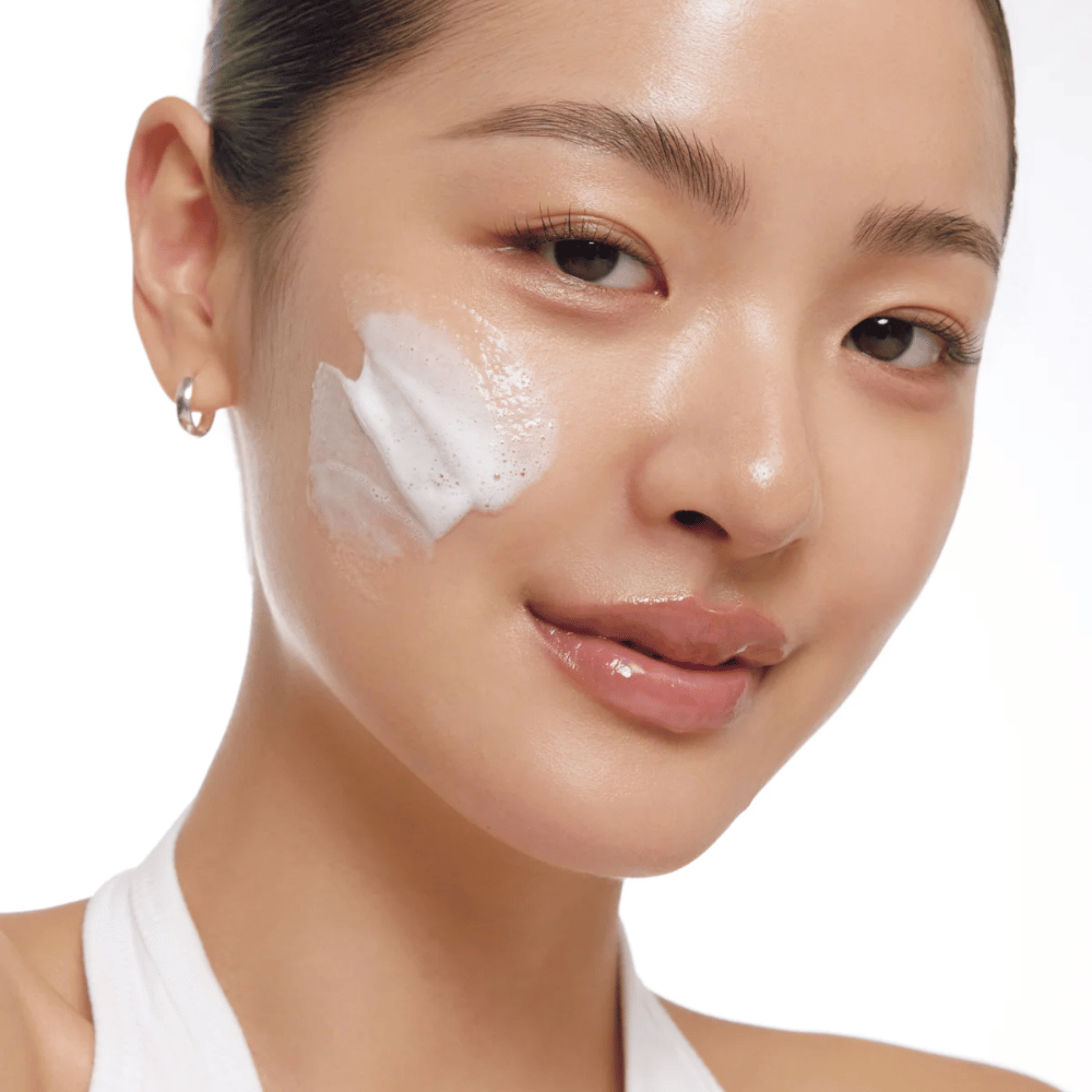 AXIS-Y Sunday Morning Refreshing Cleansing Foam aplicado na pele