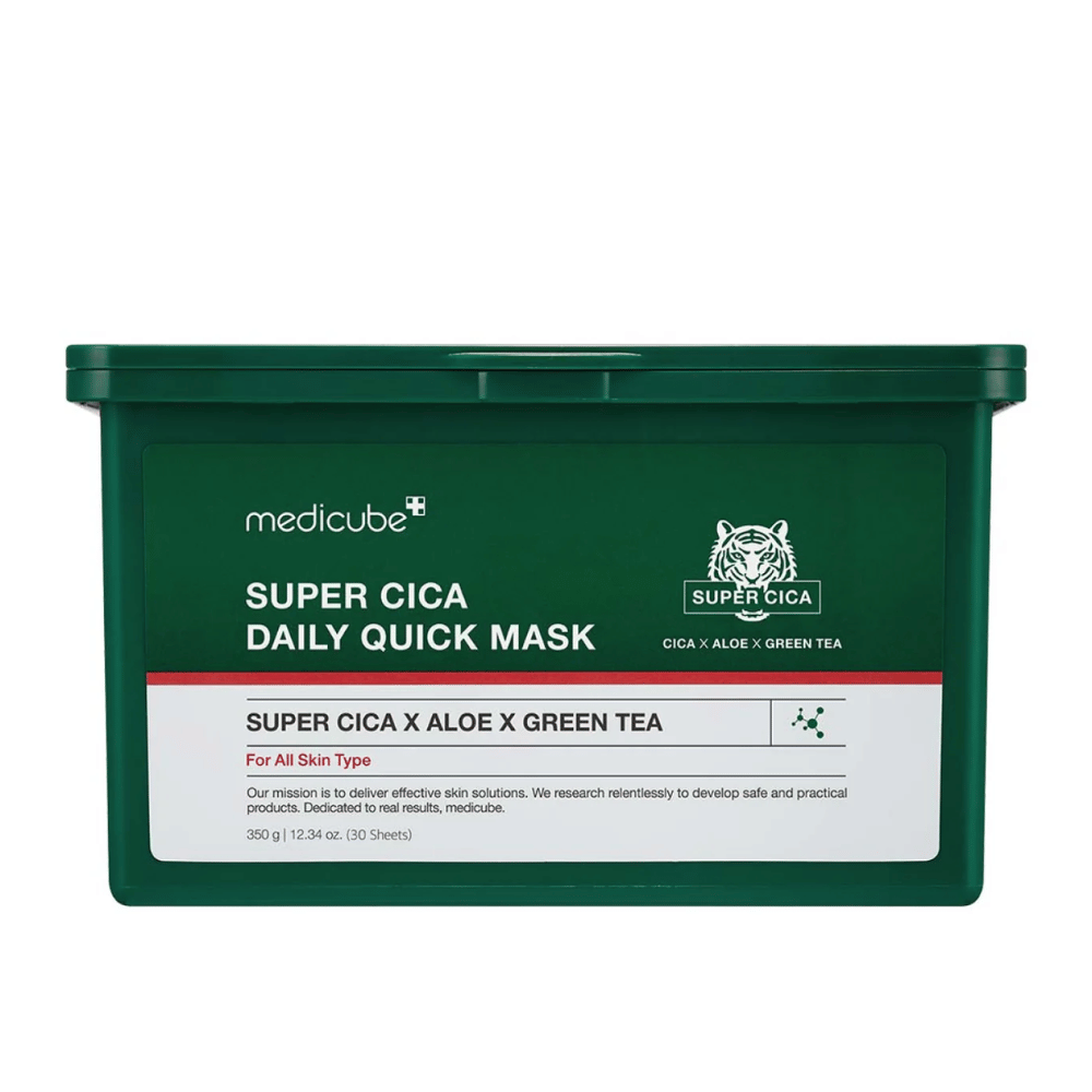Pote de plástico verde com etiqueta para medicube Super Cica Daily Quick Mask – uma máscara facial com Cica, aloe e chá verde para hidratação diária e efeito calmante em todos os tipos de pele.