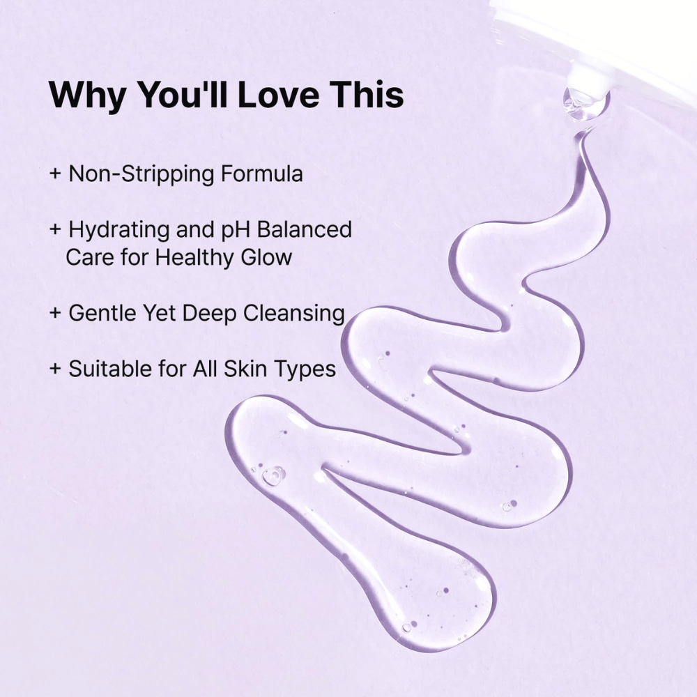 Textura de gel transparente de TIA'M Snail & Azulene Low pH Cleanser, com texto destacando seus benefícios hidratantes, equilibrados em pH e de limpeza suave para todos os tipos de pele.